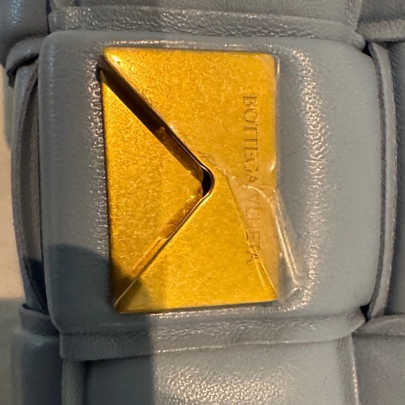 Bottega Veneta Cassette bag. Light Blue Padded Shoulder Bag - Picture 7 of 10